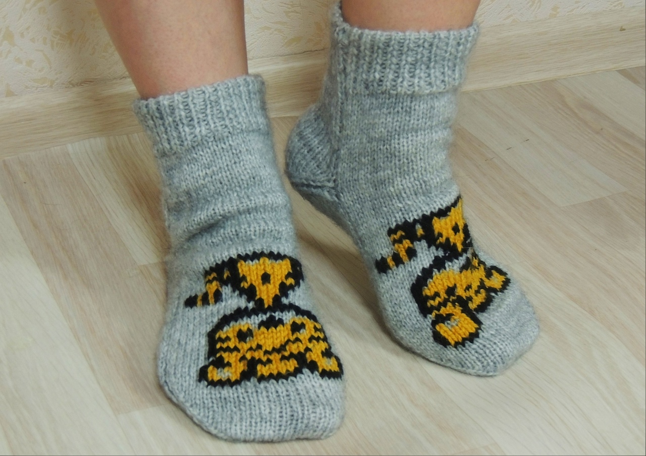 Подробный МК для начинающих!! Носки на двух спицах.mp4