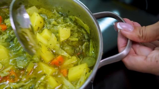 Hausgemachte Suppe, die alle heilt! Dicke und Leckere Kartoffelsuppe! Einfach und nahrhaft!