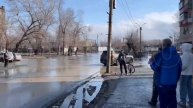 новости россии .видео очевидцев с затопленного города орск оренбург 7 апреля 2024 смотрите сами
