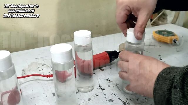 Оборудование для закручивания крышек с резьбой. Компактная ручная укупорочная машина.