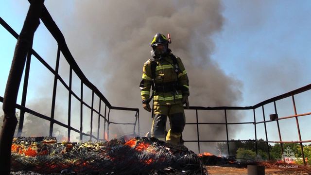 В Севастополе пожарные провели тренировку на огневой полосе