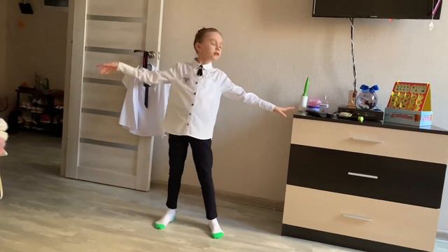 ВЛОГ ДЕНЬ начинается с ЗАРЯДКИ! А вы, ДРУЗЬЯ, как начинаете свой день!? В ОЖИДАНИИ ЧУДА!