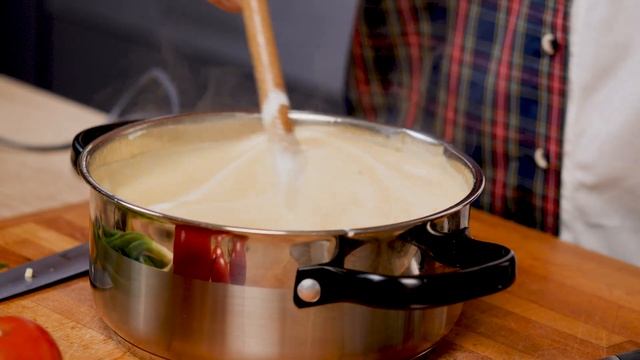 Супа от целина и картофи с пикантни крутони