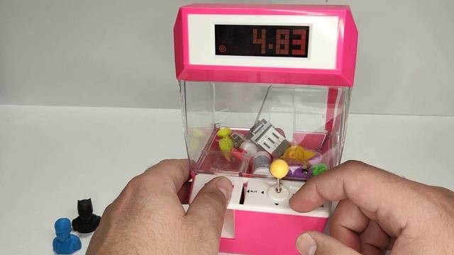Что за игрушки в Мини Игровой автомат Кран Машина!
