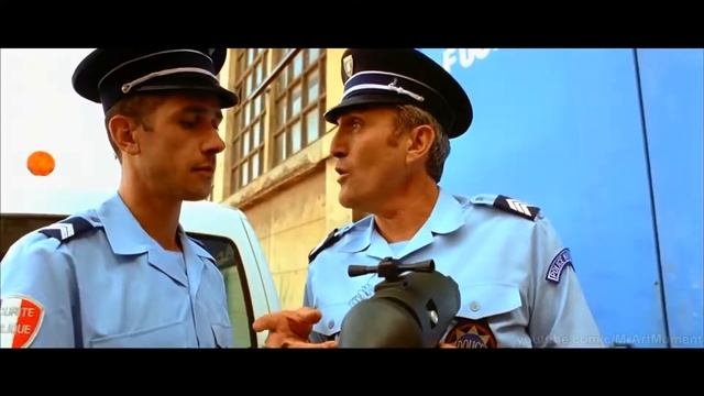Даниэль подвозить генерала Бертино в аэропорт Мариньян. Такси 2. 2000