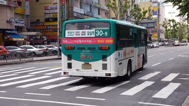 Another Daewoo bus departing at downtown Seoul