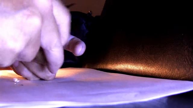 как расколоть грецкий орех с помощью ножа\how to crack a walnut with a knife