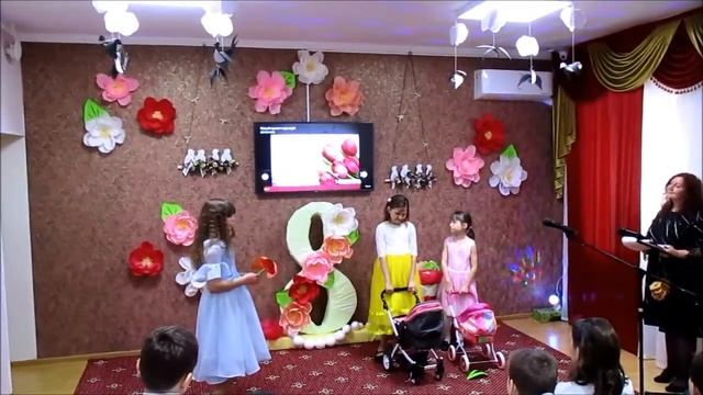 8  марта - праздник для всех женщин.