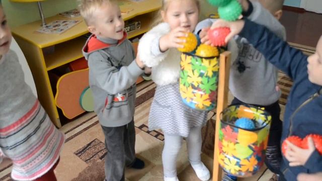 Копия видео "Подвижная игра с нетрадиционным оборудованием"