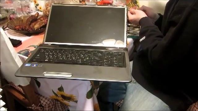 How to replace laptop screen Toshiba Satellite L775-S7111