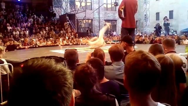 Чемпионат Украины. Батл брейк-данс на Red bull camp в Киеве. четверть финал