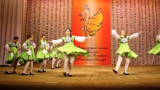 Танец Соловушка #танец #русский #upskirt