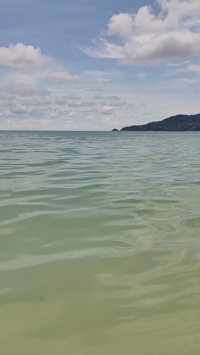 Прозрачность воды пляж Патонг Пхукет. Сезон дождей. 
Таиланд 2024 за 50 тысяч рублей. Тутси влог
