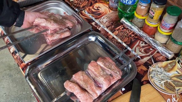 РЕБРА ЖАРЕНЫЕ НА УГЛЯХ С ИСПАНСКИМ СОУСОМ РОМЕСКО.