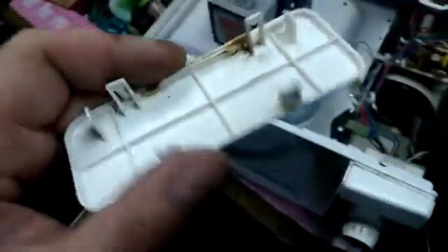 В микроволновке искры и треск..mp4