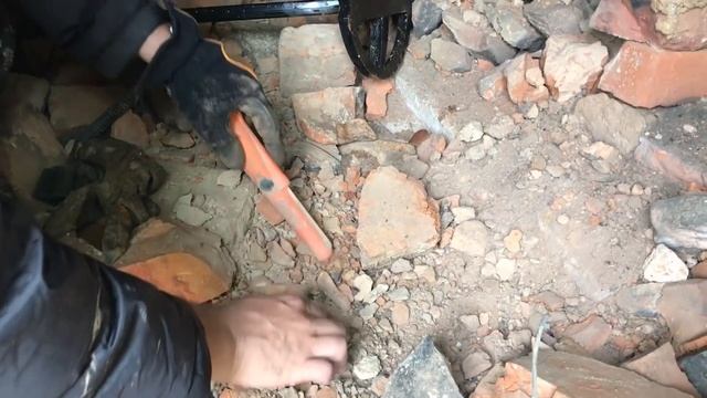 Заброшка. Серебряная заначка в старинной печке!