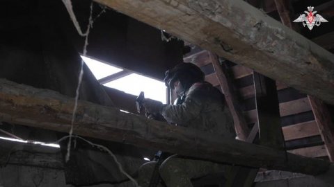 Воздушная дуэль: российский расчет ударного БпЛА метким сбросом уничтожил украинский беспилотник «Ба