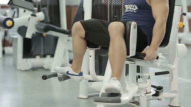 bodymaster : Разведение ног в тренажере