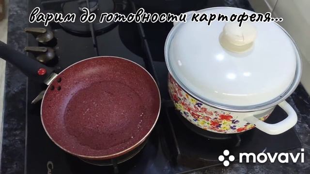 Гороховый супчик с копчеными рёбрышками и шейками ?