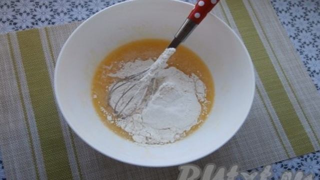 Пирог со сливами на сливочном масле