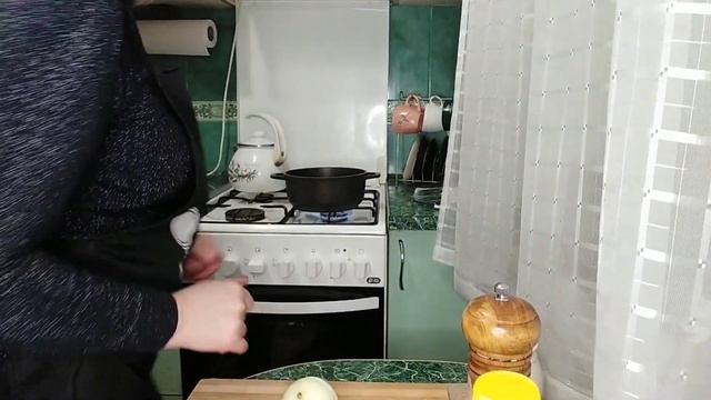 Куриные сердечки тушеные в сметанном соусе