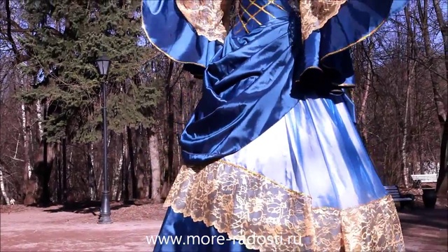 Шоу Ходулистов