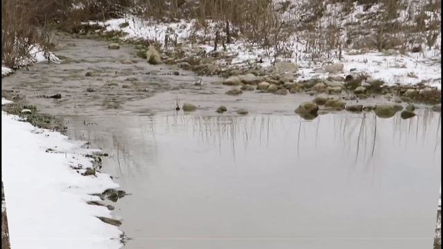 4К.Крым.АЯНСКОЕ водохранилище -воды ОЧЕНЬ мало.Река САЛГИР приток воды УВЕЛИЧИВАЕТСЯ за счёт таяния