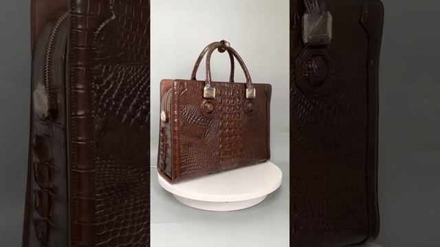 Мужская сумка - портфель из натуральной рельефной части кожи крокодила.