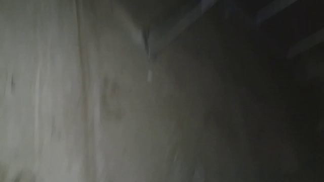 Один день из жизни электрика - под бассейном ))