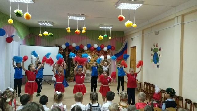 Танец  "Мы -будущее твое , Россия!"