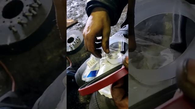 Замена переднего уплотнения двигателя на экскаваторе Komatsu PC 800