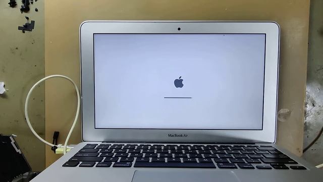 Macbook Air 11" 2012 A1465 SSD & Battery Replacement