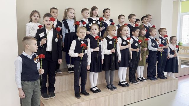 "Гвоздика", Исполняет: Коллектив "Веселые нотки", 7 лет