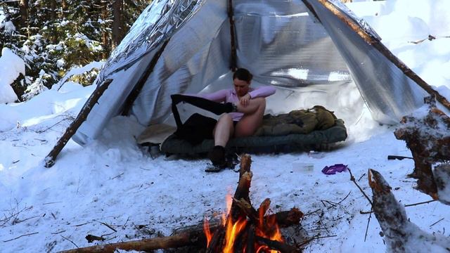 Snow_Bathing_-Young_girl__Building_survival_shelter-Solo_Bus