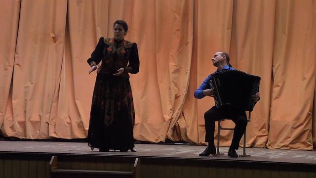 "На улице дождик" русская народная песня.