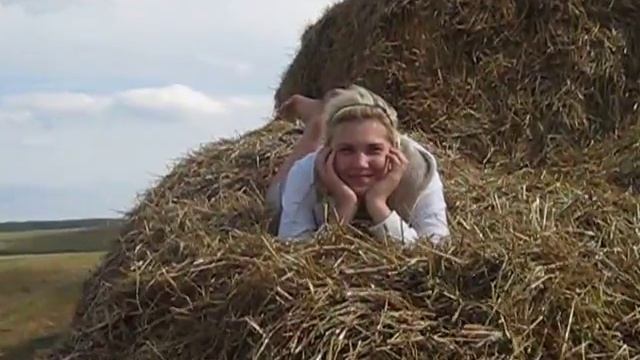 Модель с грязными ногами прикол!!!