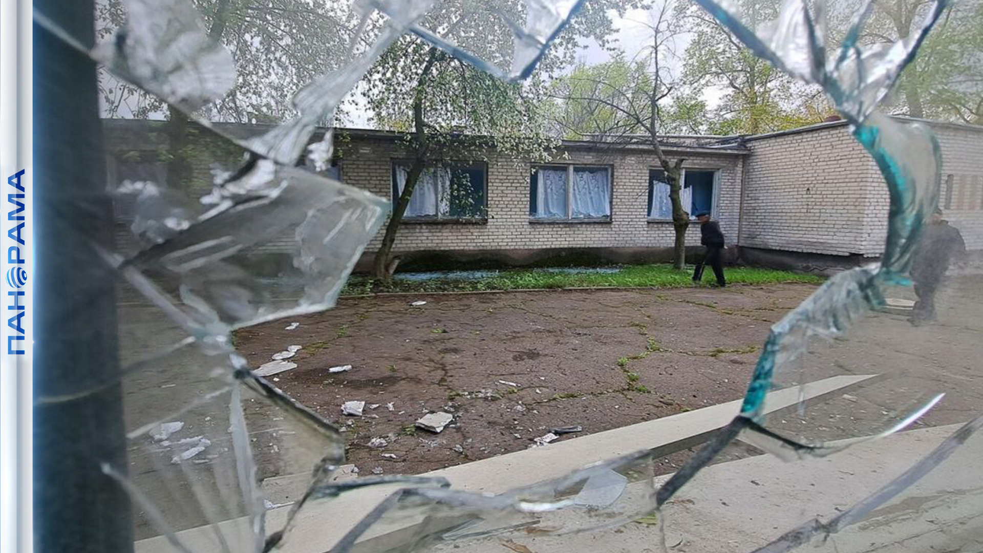 ⚡️Пострадали 4 мирных жителя! По школе в Петровском районе ВСУ ударили кассетными боеприпасами