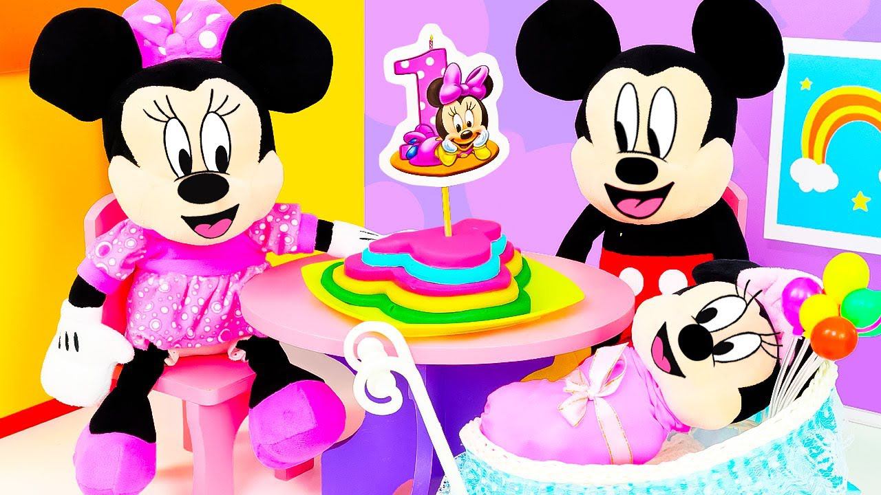 Семья Маусов готовит торт и празднует день рождения! Игрушки Микки Маус для детей