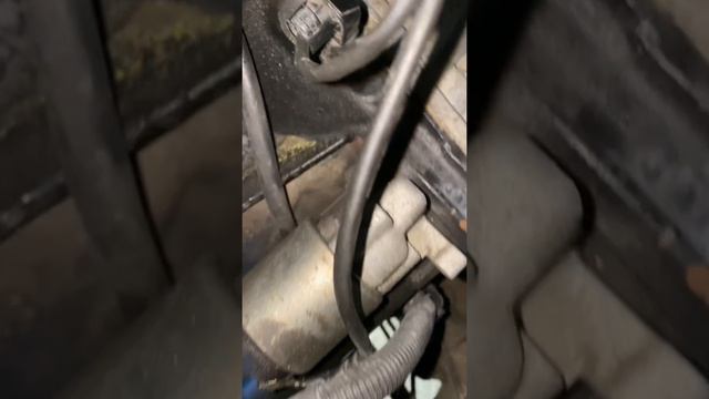 Где на Mercedes Sprinter w906 2.2cdi номер двигателя?￼