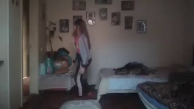 Моё первое видео, как научится делать кувырок вперёд без рук на подушки.