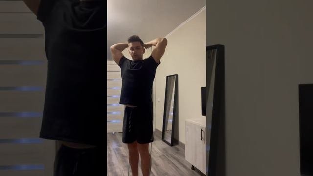 Французский жим на трицепс стоя