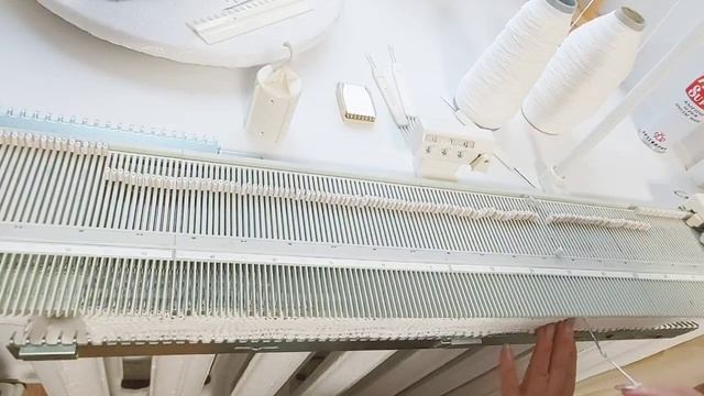 Ажуры "ВЕЕРА" и ажур через 1 ряд 4м, 3м, 2м и 1м деккером со сдвигом. 3 часть