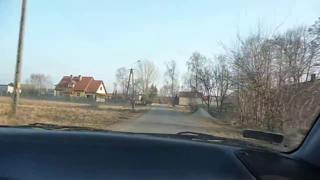 Jazda "rajdowa" Volvo V40 po wsi.