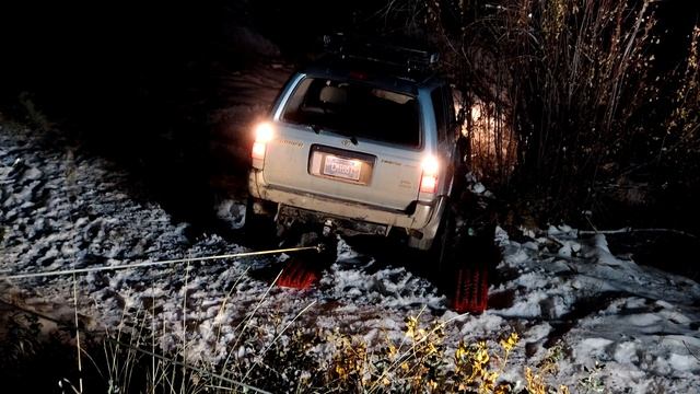 FJ Cruiser doing Off-road Recovery