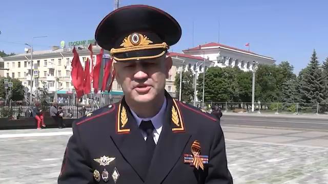 Алексей Кампф возложил цветы к мемориалу погибшим воинам в центре столицы ЛНР