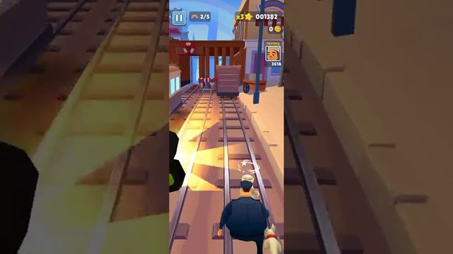 Играем subway surfers (Я начал 2 дня назад)