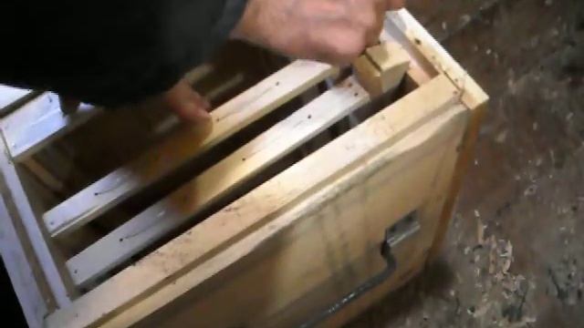 Узковысокий улей , применение дадановской рамки без ее доработки.