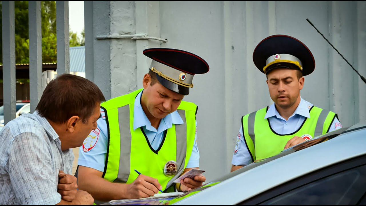 Зачем инспектор ГИБДД просит пройти в патрульную машину?