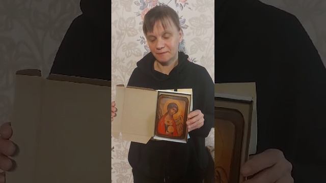 Верочке (брошенный инвалид) подарили иконочку  #русскаяберёза