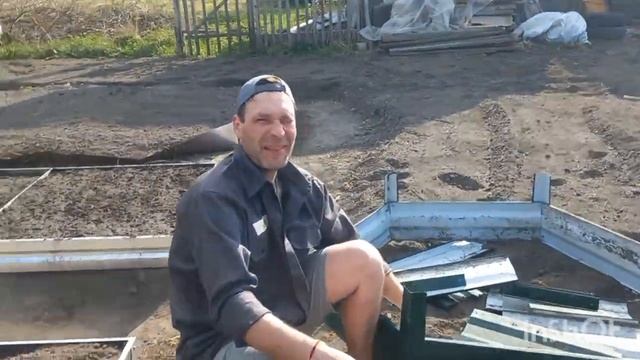 Купили заброшенную дачу(сезон 2№12)Установили грядки_Высадили томаты_Cажаю цветы_Огородные дела